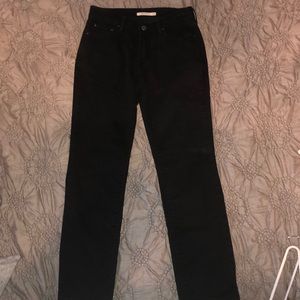 BLACK LEVI’S JEANS